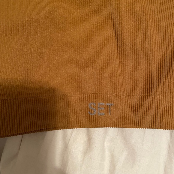 Set Active ribbed V sports bra. Size Medium. NWT - Picture 4 of 6